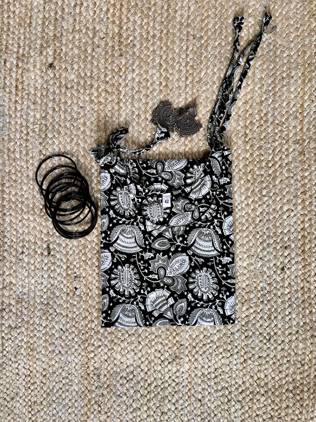 Black White Floral-Print Sleeveless Kurti