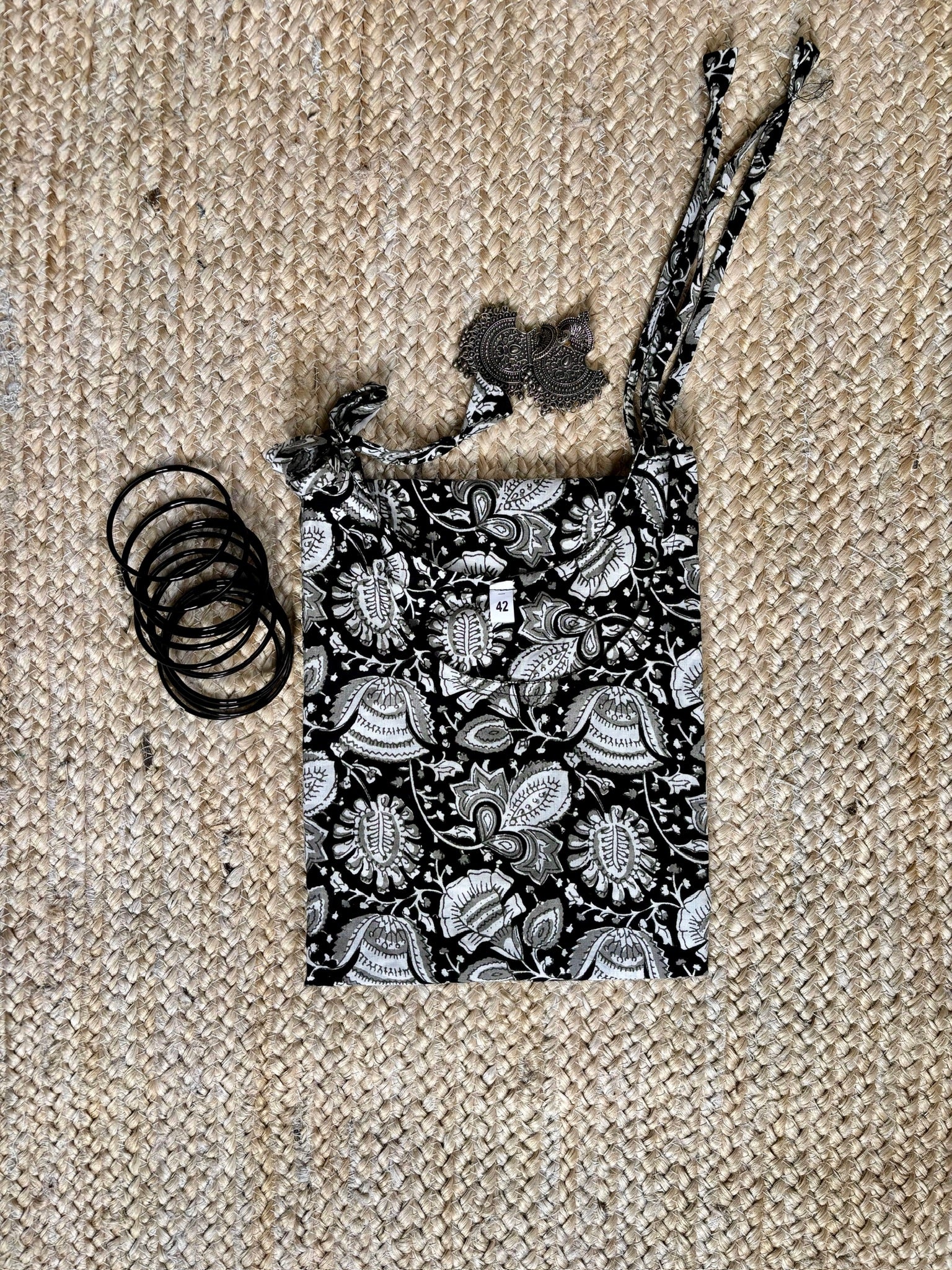 Black White Floral-Print Sleeveless Kurti