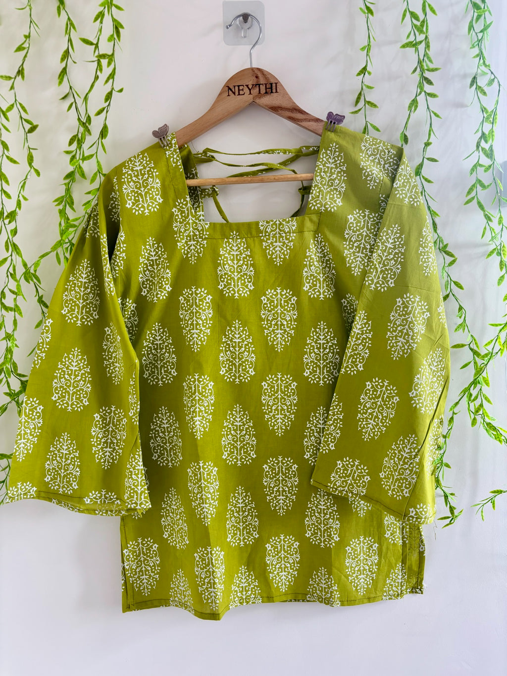 Light Green Leaf-Print Bell-Sleeve Kurti