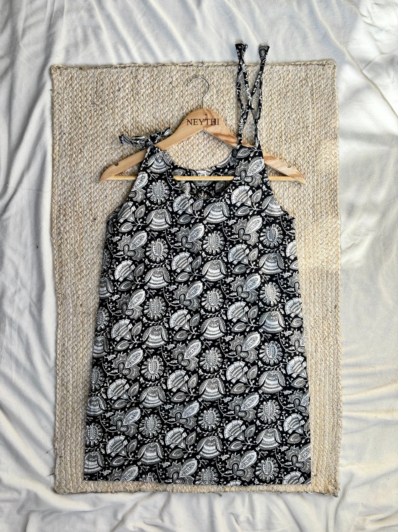 Black White Floral-Print Sleeveless Kurti